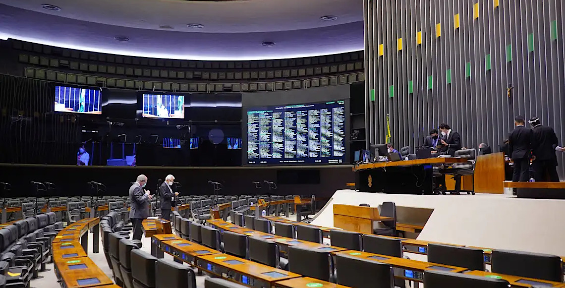 Professores podem acumular cargo público, decide Congresso Nacional