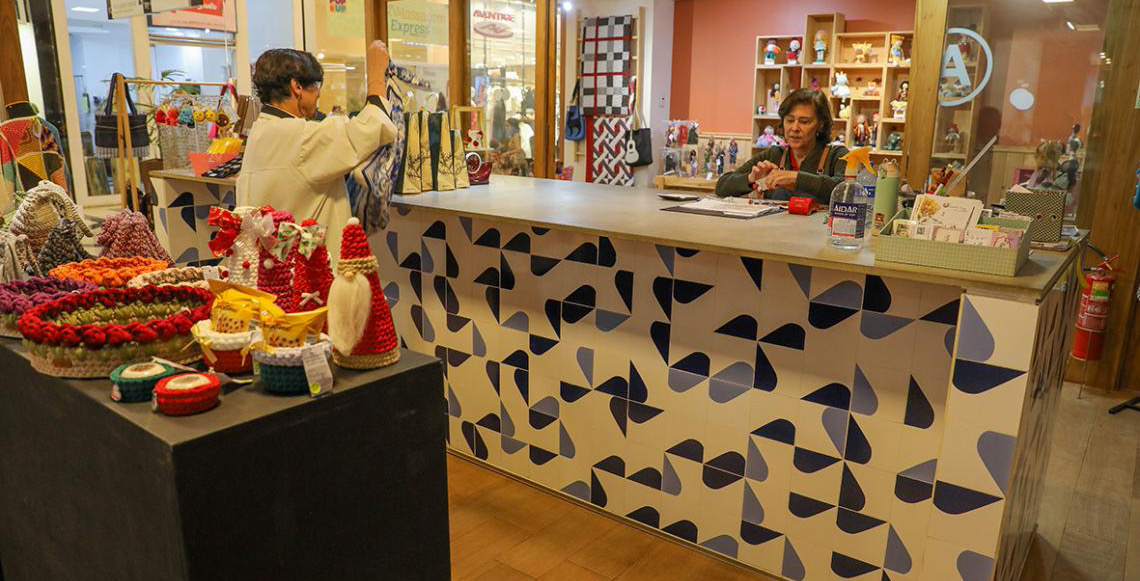 Lojas Artesanato de Brasília oferecem presentes de Natal com a cara do Quadradinho