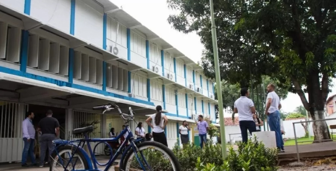 Adolescente é agredida por usar guia de orixá em escola de MT, diz família