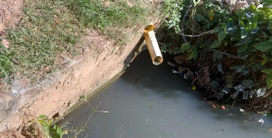 Quilombo em Cabo Frio denuncia despejo de esgoto na comunidade