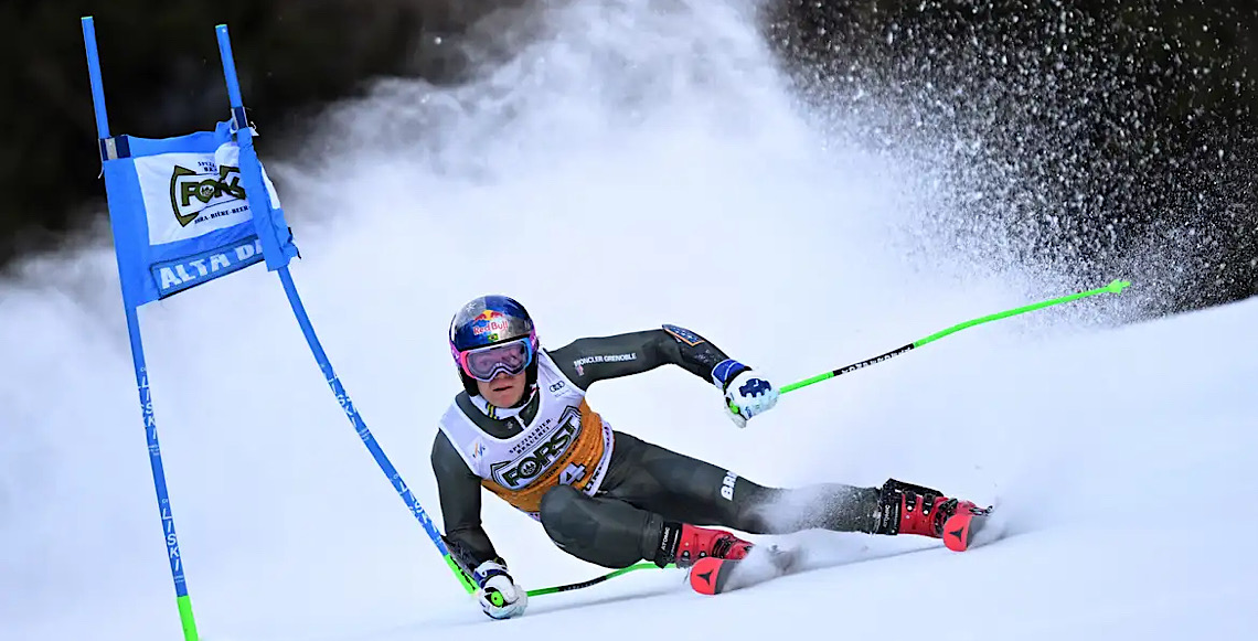 Brasileiro Lucas Pinheiro é prata em etapa da Copa do Mundo de Esqui Alpino 