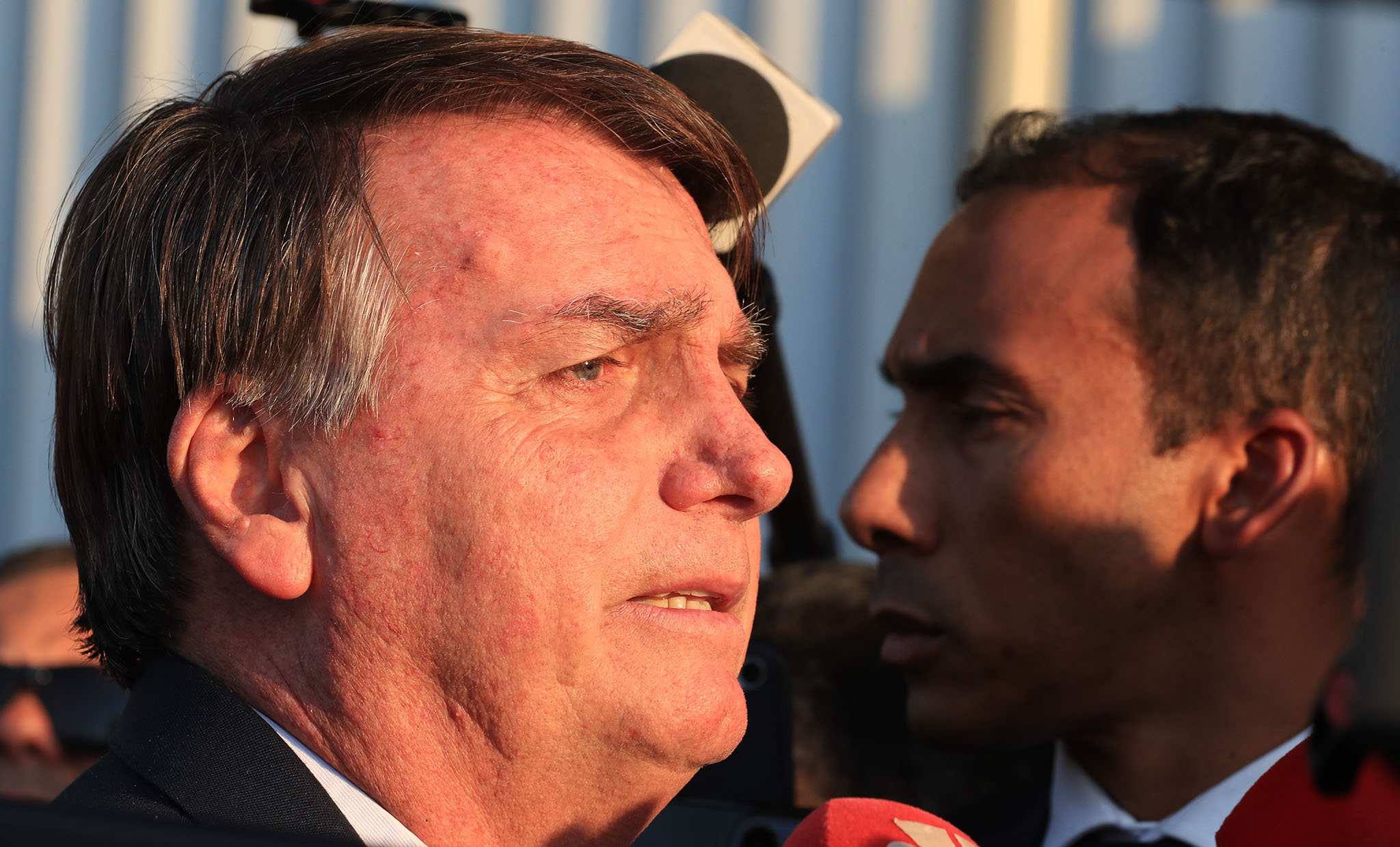 Recuperação da cirurgia, problema de Bolsonaro, pode ser de até um mês