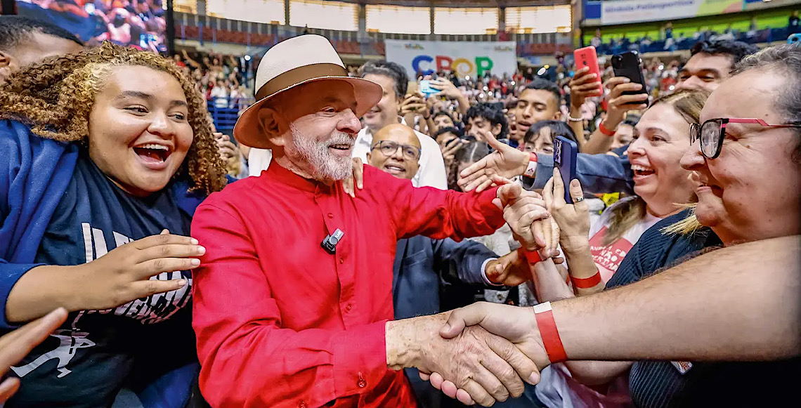 O novo movimento político de Lula em busca de eleitores de Flávio Bolsonaro