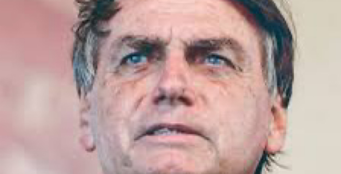 Bolsonaro passa por novo procedimento e deve permanecer no hospital