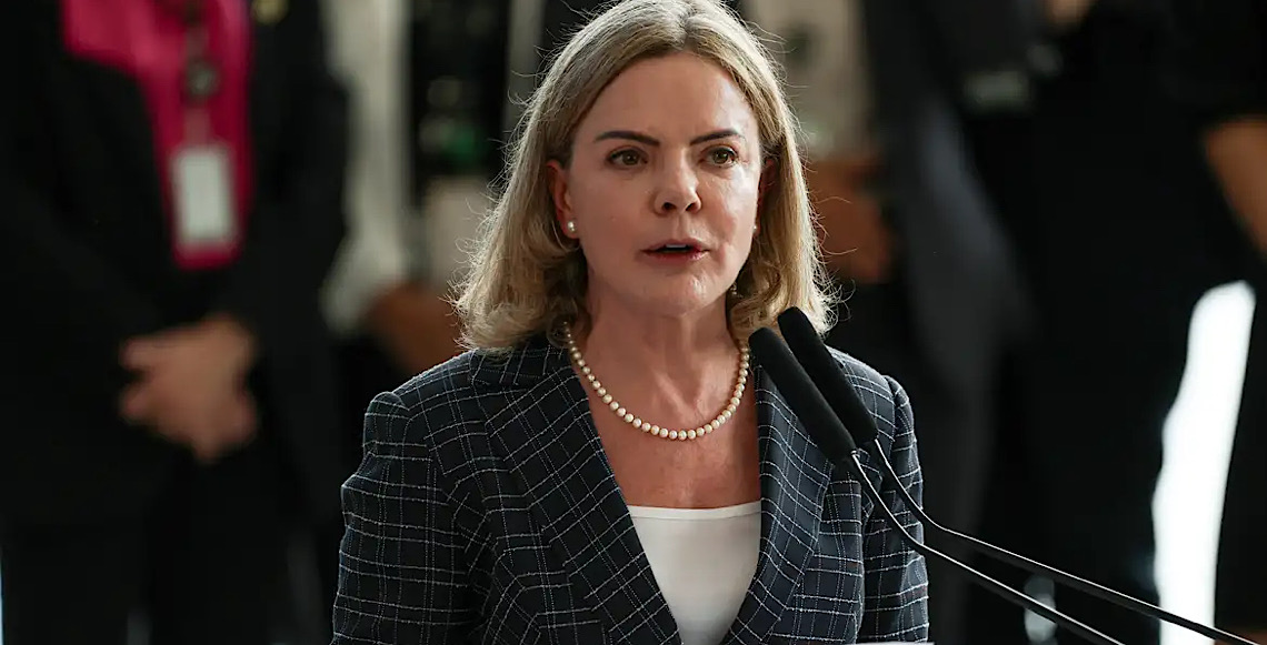 'Querem que Brasil abandone as políticas públicas para o povo', rebate Gleisi sobre The Economist