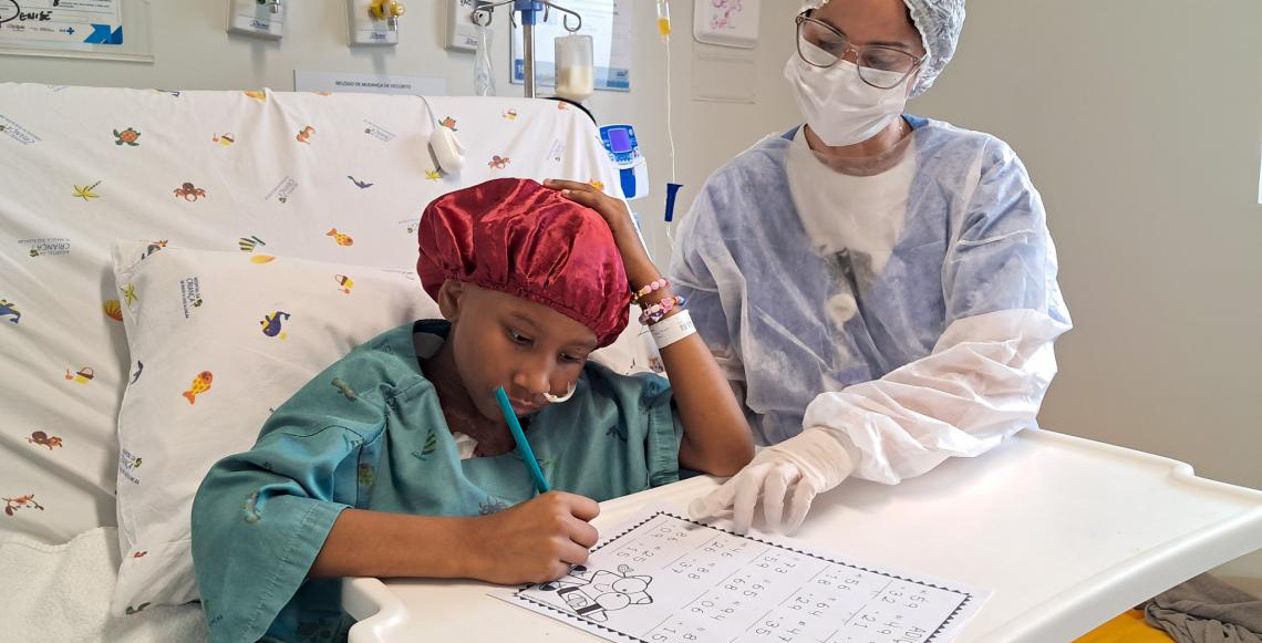 HC de Brasília mantém a continuidade dos estudos na rotina de crianças internadas