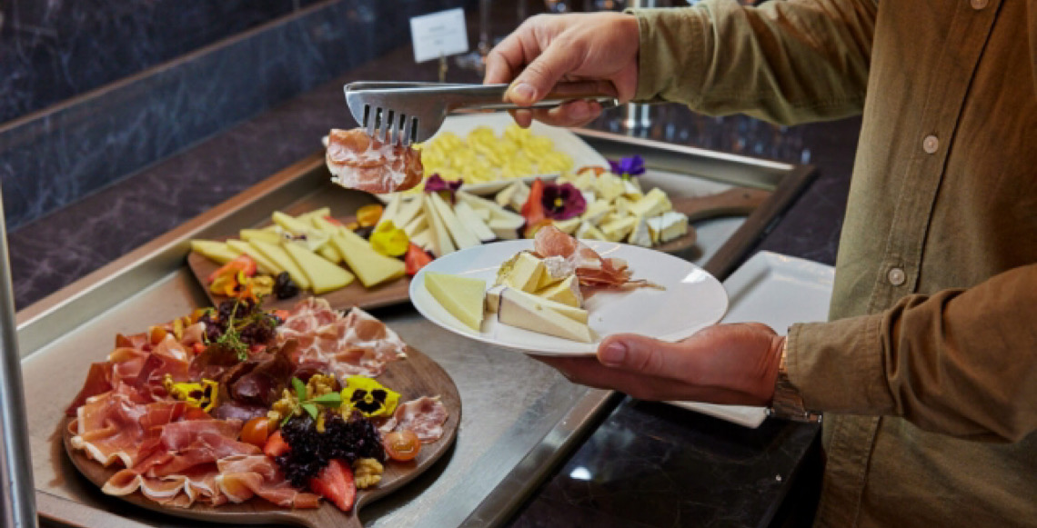 Em novo aeroporto de Lima, sala VIP da Latam homenageia gastronomia latina