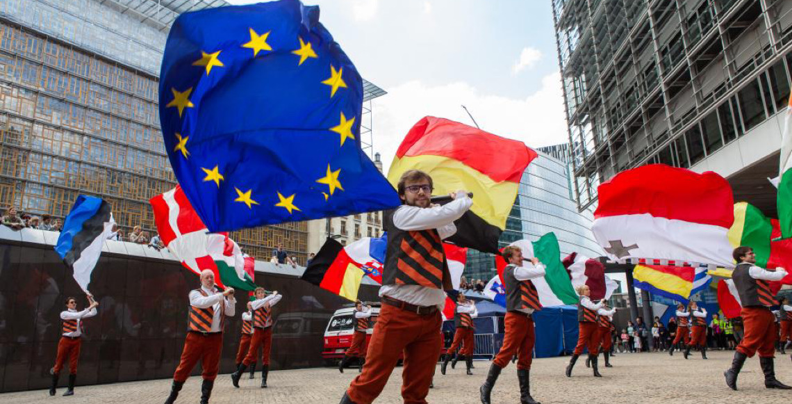 União Europeia aprova acordo com Mercosul; França prepara reação