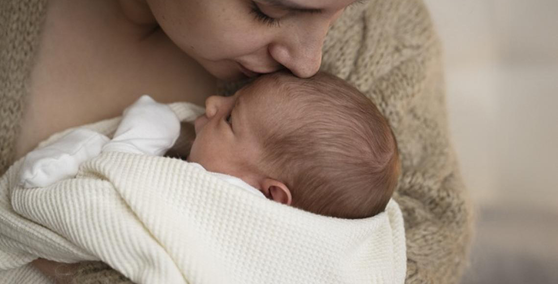 Teste da orelhinha está disponível em todas as maternidades da rede pública de saúde do DF