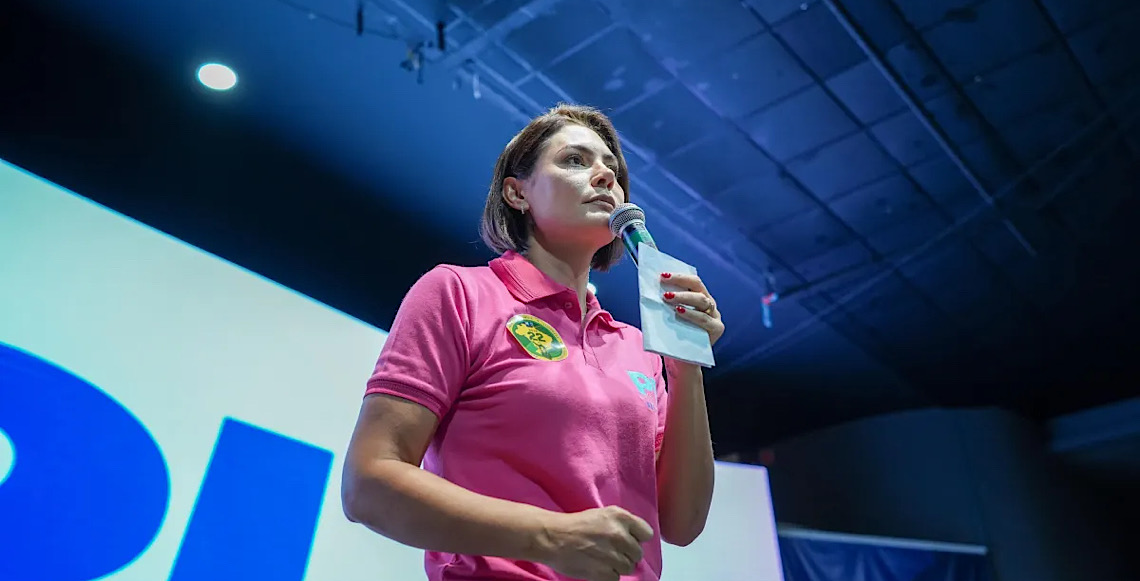 Michelle encontrou Moraes horas antes de decisão que levou Bolsonaro à Papudinha