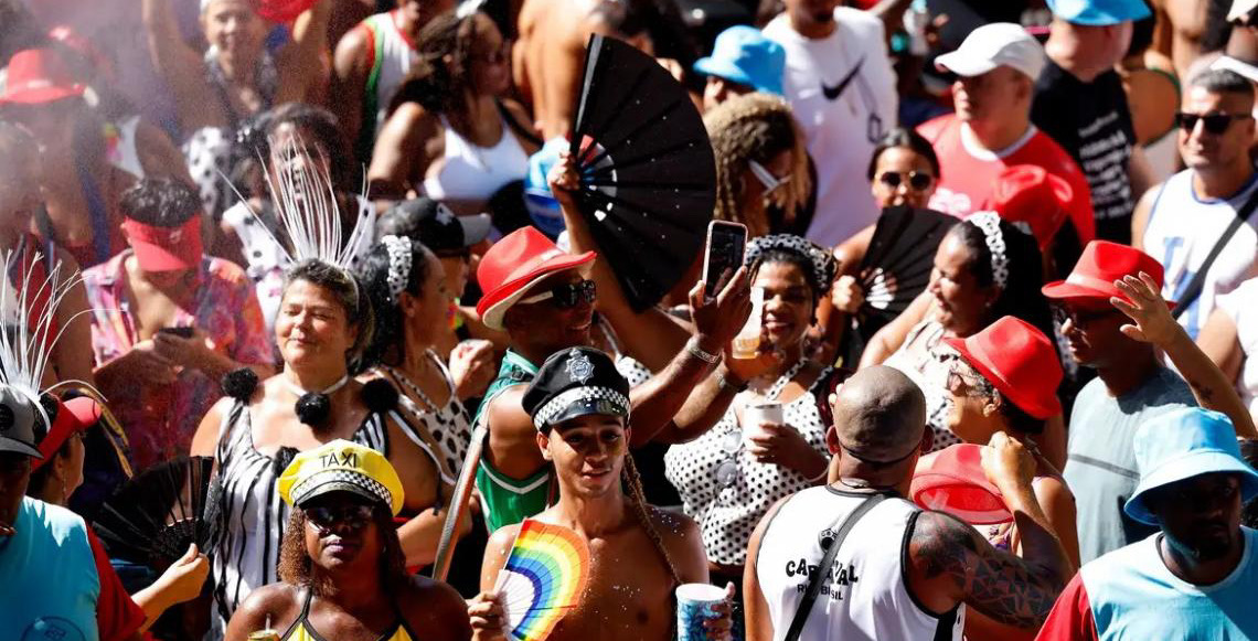 Ativistas denunciam 'blackface' em fantasias de carnaval