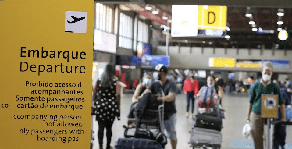 Turismo deve bater recorde na alta temporada de verão com impulso estrangeiro, prevê CNC