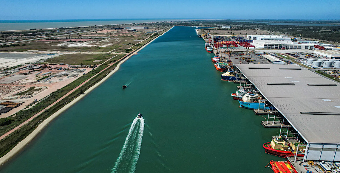 Aquífero estratégico no norte fluminense abastece Porto do Açu enquanto comunidades do entorno sofrem com falta d’água