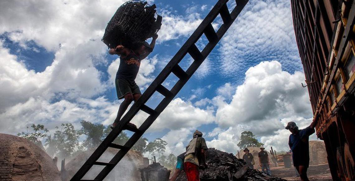 Trabalho análogo à escravidão atinge majoritariamente homens negros no Brasil