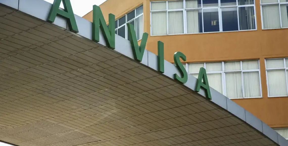 Agência Nacional de Vigilância Sanitária proíbe marca de fita usada para clareamento dental