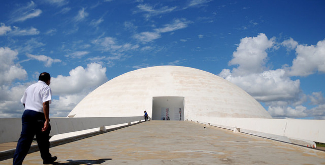 No verão, o Distrito Federal: Arquitetura, cultura e natureza no coração do Brasil