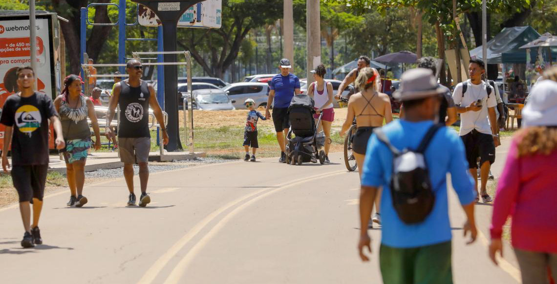 Verão e exposição prolongada ao sol acendem alerta para saúde durante a temporada