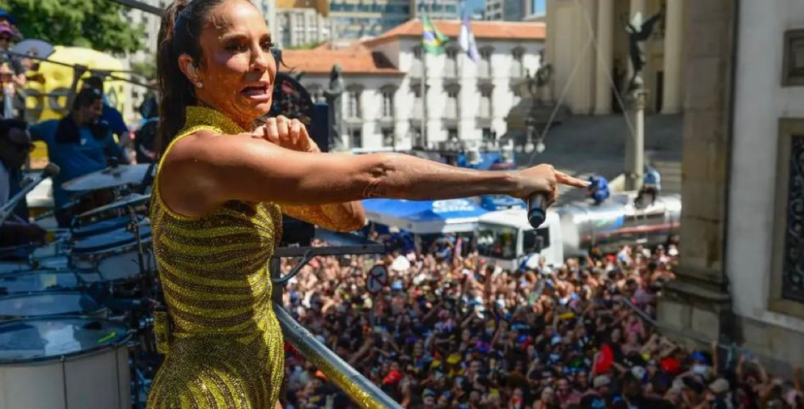 Mais de 500 mil foliões no centro do Rio de Janeiro acompanham megabloco de Ivete Sangalo