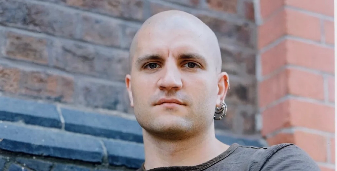 Barbárie anda ganhando do socialismo ultimamente, diz escritor China Mièville