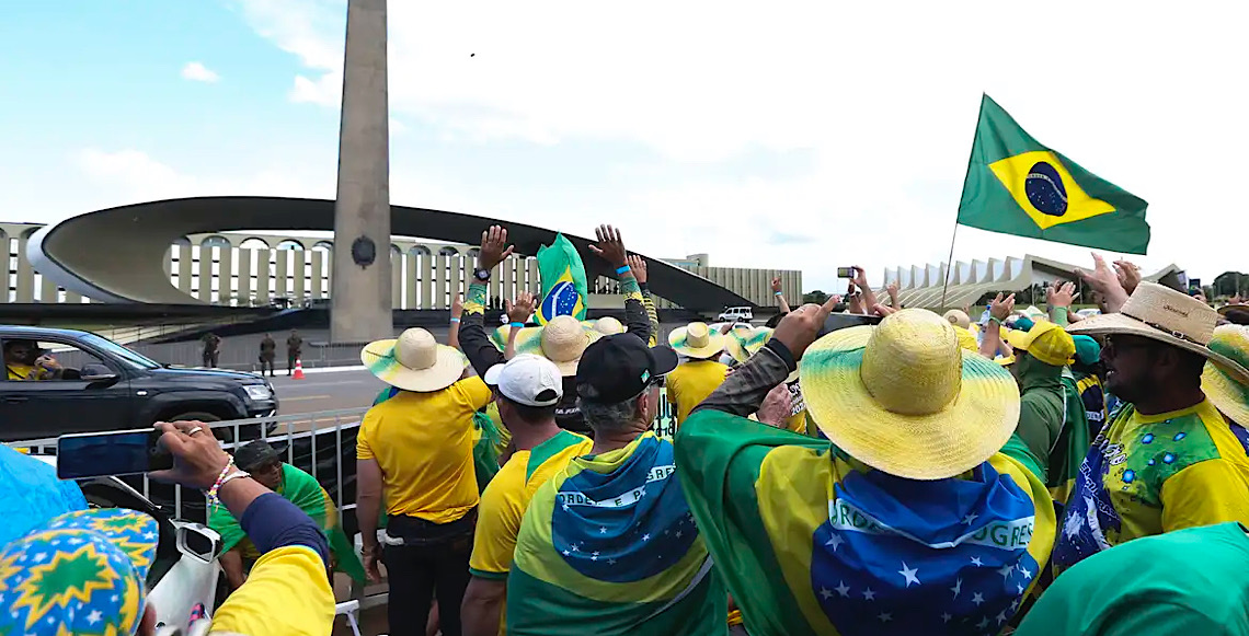 Réu dos ataques do 8 de janeiro dribla autoridades, consegue passaporte e foge para a Europa