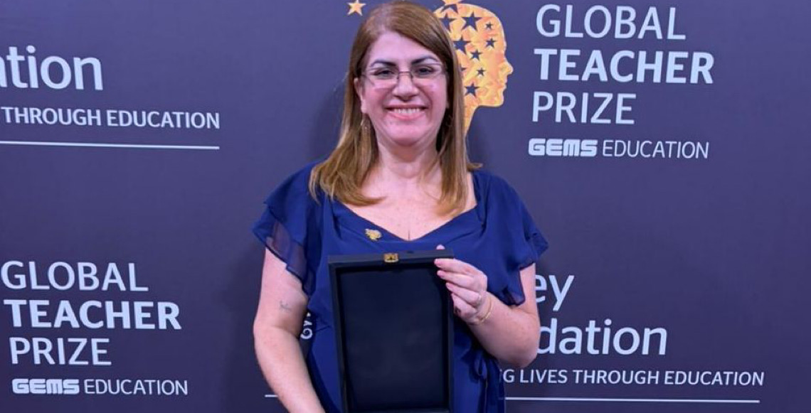 Professora brasileira é premiada nos Emirados
