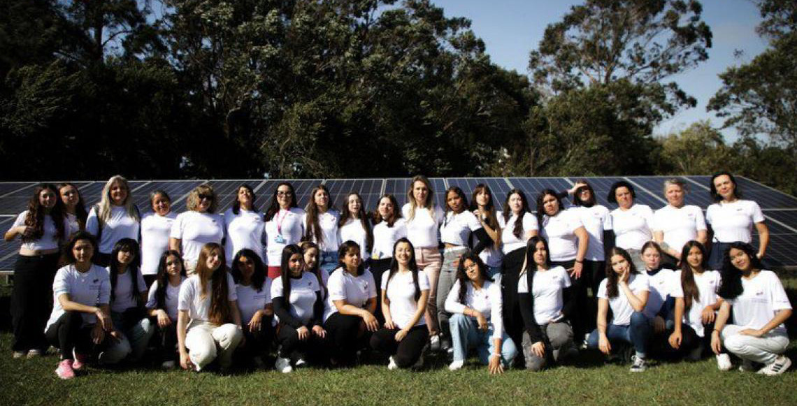 Mulheres são maioria na formação científica e somam 57% das pessoas com pós-graduação