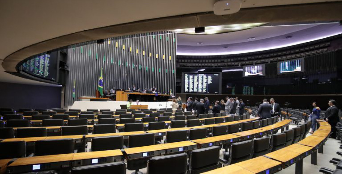 Deputados federais são pouco engajados em pauta da igualdade racial, diz estudo