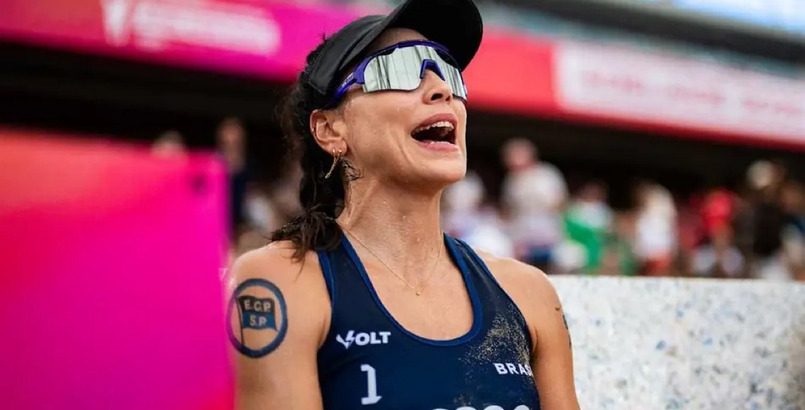 Carol Solberg, do vôlei de praia, é proibida de disputar torneio por ter comemorado prisão de Bolsonaro