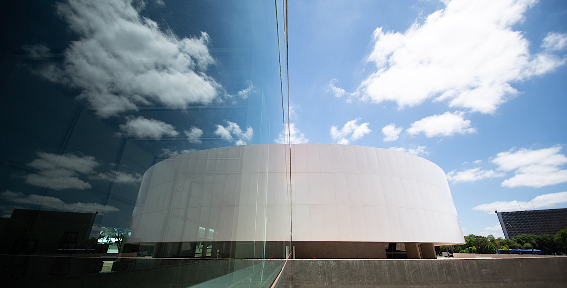 CLDF sedia lançamento de livro que debate boas práticas em mandatos parlamentares