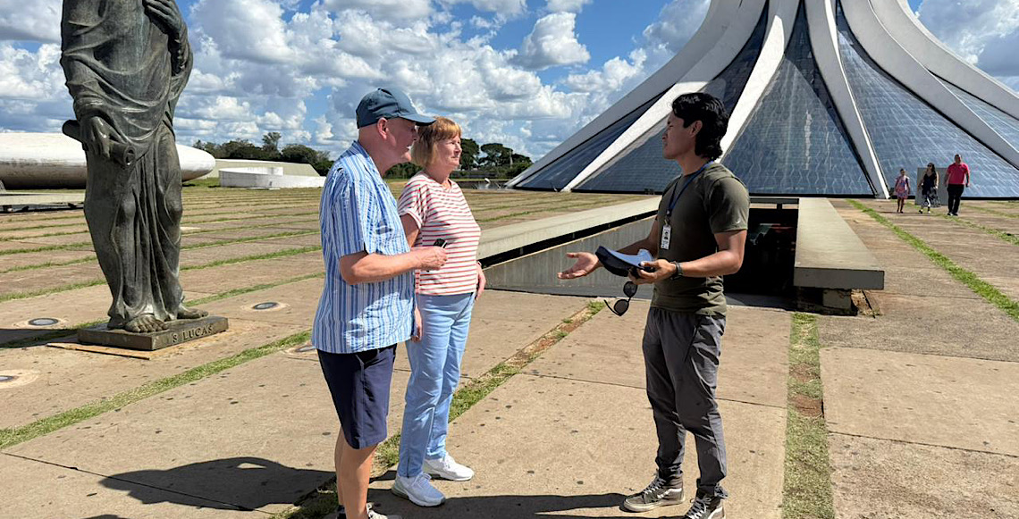 Guias de turismo transformam visitas em experiências e impulsionam crescimento internacional de Brasília
