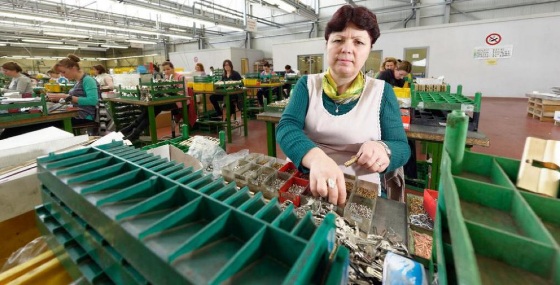 Leis de igualdade econômica para mulheres são aplicadas pela metade