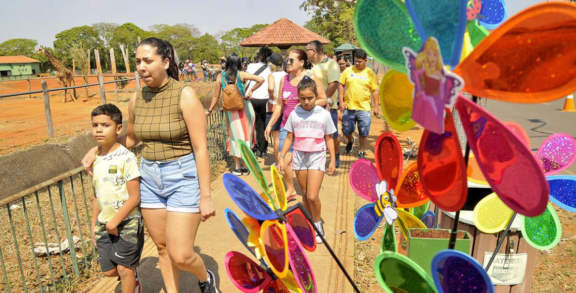 Zoológico de Brasília terá entrada gratuita neste sábado, somente para mulheres