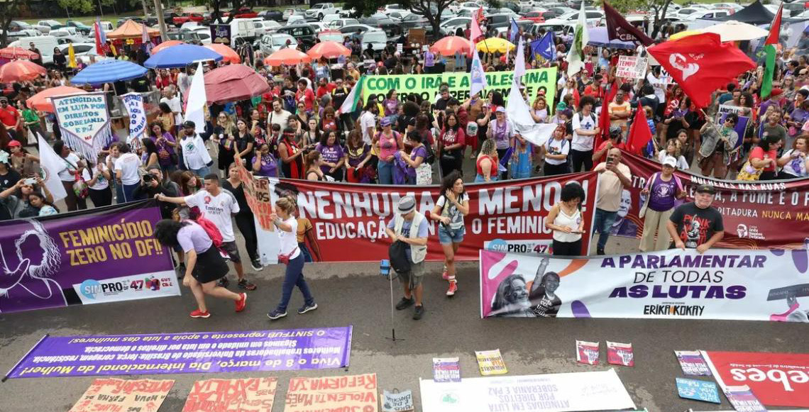 “Parem de nos matar”: Exigem mulheres no 8 de março em Brasília, no Distrito Federal