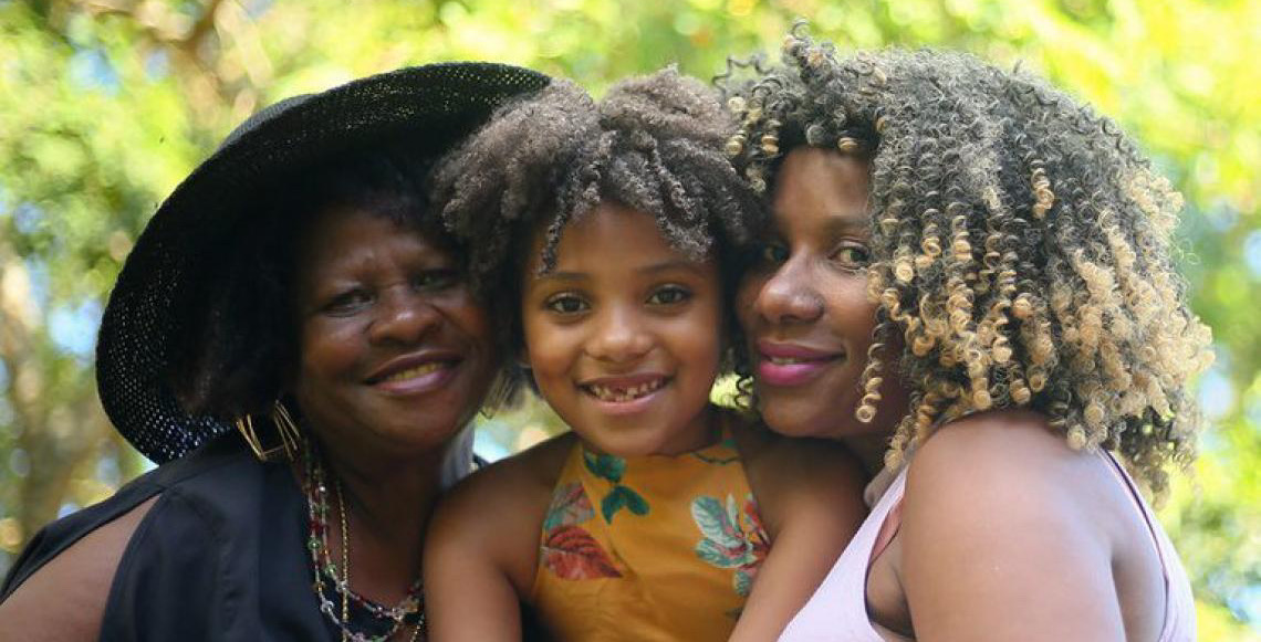 Lares chefiados por mulheres negras atingem menor índice de fome da história