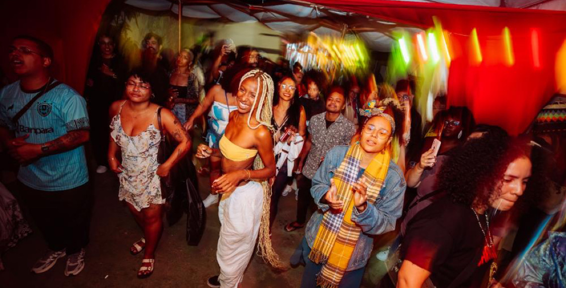 Flaira Ferro, Sarau-Vá e feira otaku movimentam agenda cultural do DF neste fim de semana