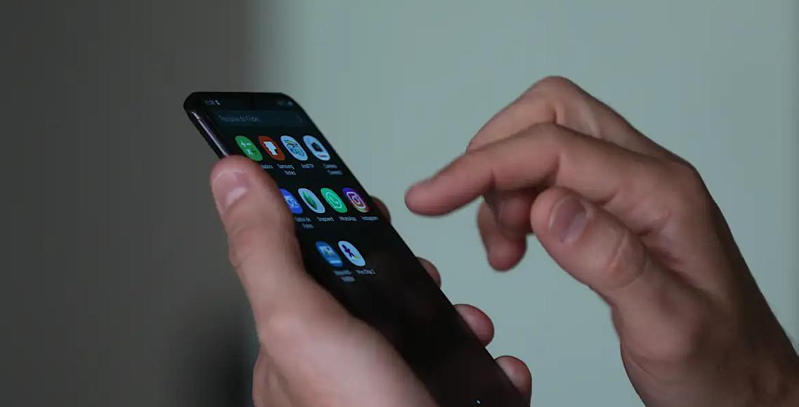 INSS alerta para golpe com aplicativo falso de reembolso, programa rouba dados