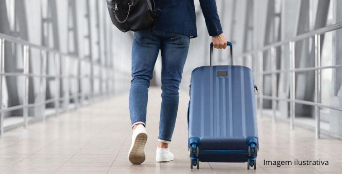 Companhia aérea deve indenizar passageiras após extravio definitivo de mala