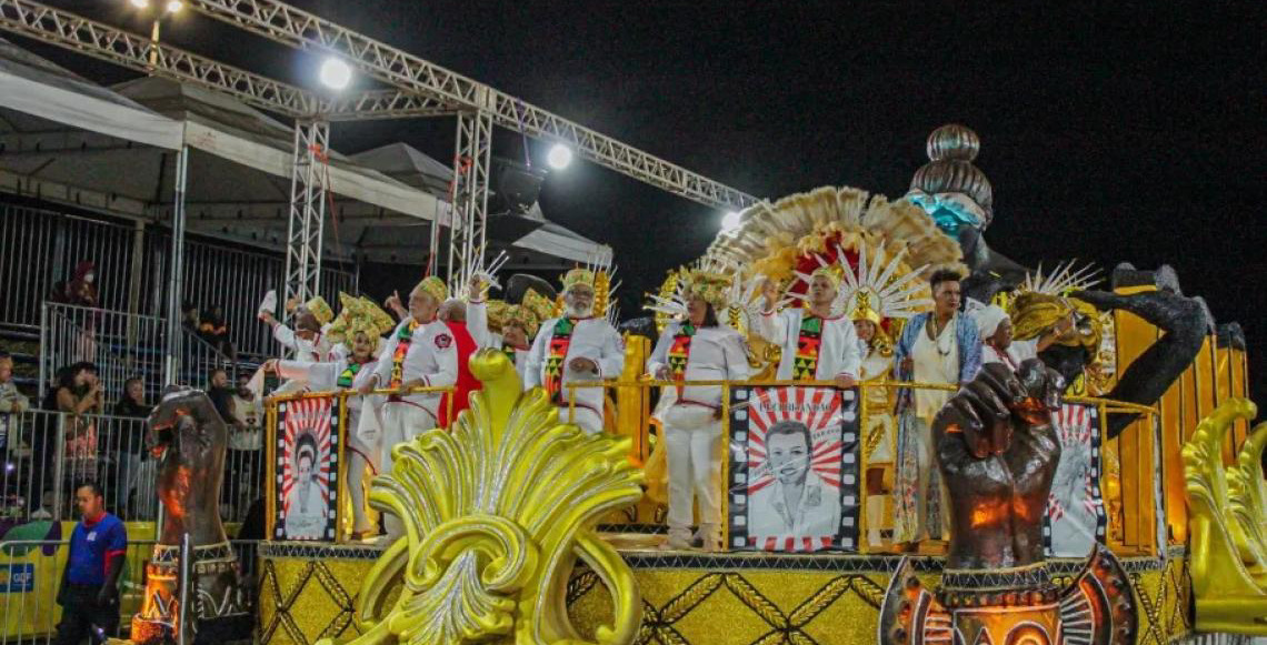 Desfile das escolas de samba abre oficialmente as comemorações pelos 66 anos de Brasília