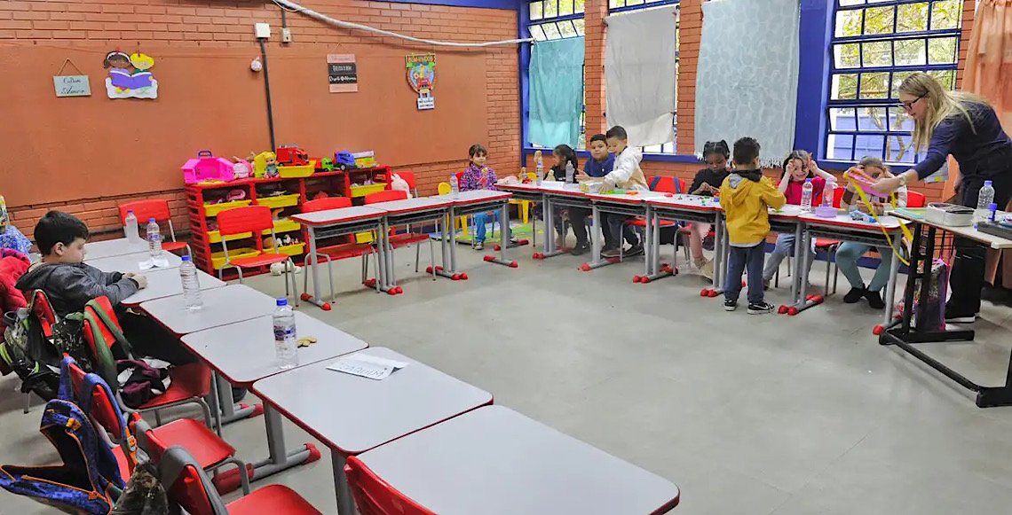 Para diversos especialistas, alfabetização na idade correta é marco para o país