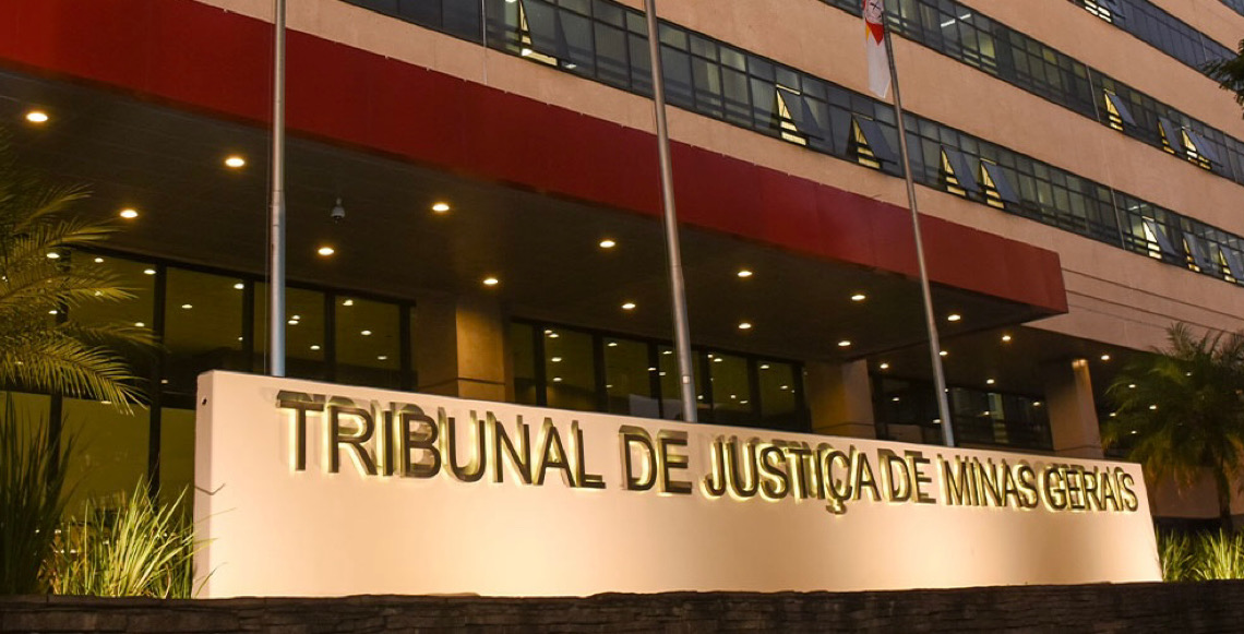 Mãe que matou e cortou o pênis de homem que abusou da sua filha é absolvida