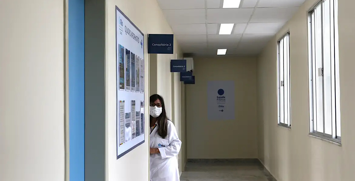 Na contramão do mercado, médicos recém-formados sofrem para ter emprego nas capitais