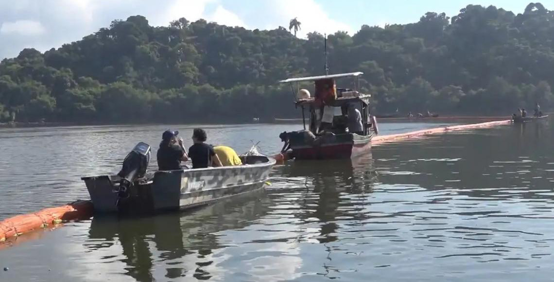 Barreira de cabelo humano ajudará a conter óleo na Baía de Guanabara, no Rio de Janeiro