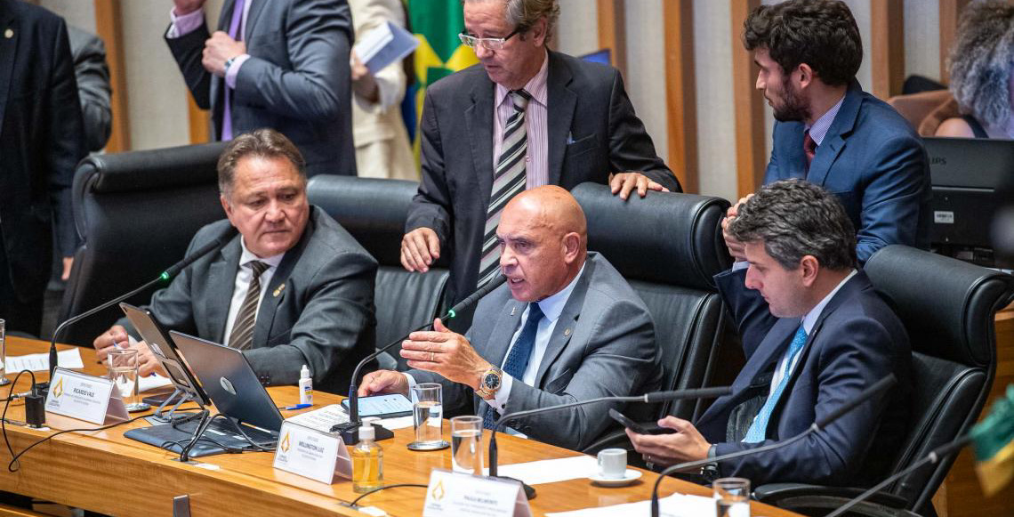 Diretores e gestores de escolas públicas do DF terão reajuste de 25% na gratificação