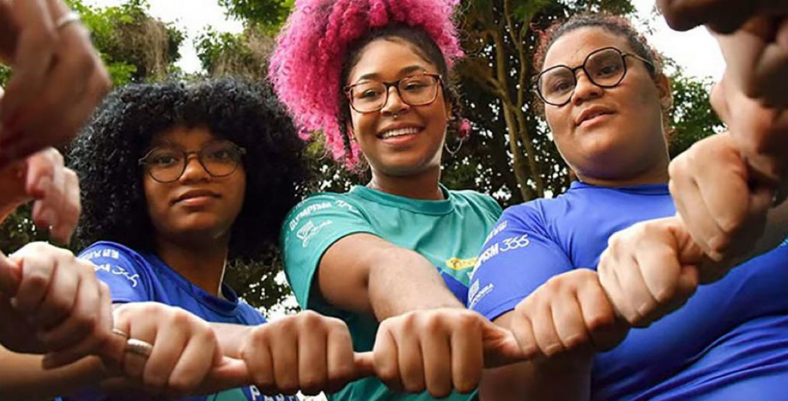 Clubes jovens no Brasil fortalecem autonomia feminina para meninas e mulheres