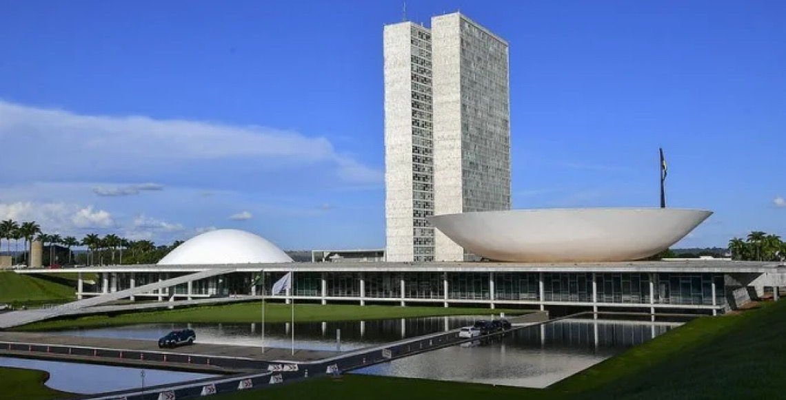 Com o fim do prazo, governadores renunciam para disputar eleições de outubro