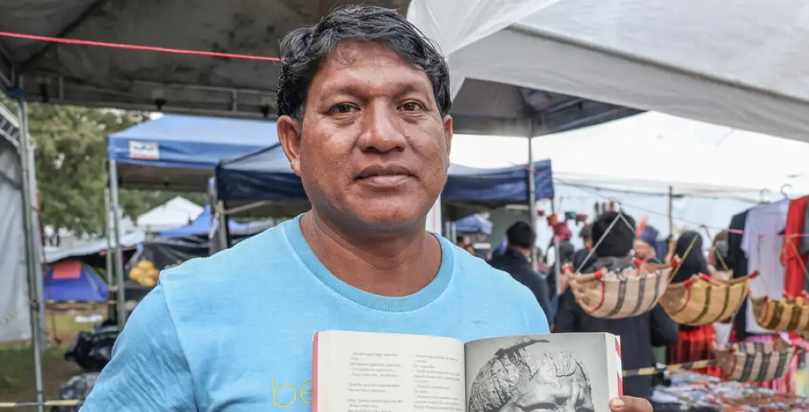 Indígena Nahu Kuikuro, no Xingu aprendeu português para salvar aldeia, diz biógrafo 