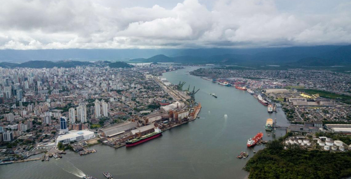 Porto de Santos dá prioridades a navio com combustível para evitar desabastecimento