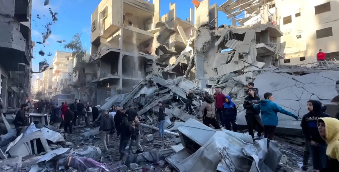 Israel exacerba direito de autodefesa e comete crimes de guerra, diz autor de novo livro