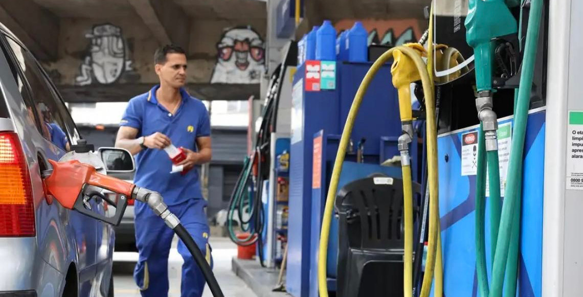 Guerra e preços: No Brasil, combustíveis sobem menos que na Argentina e no Chile