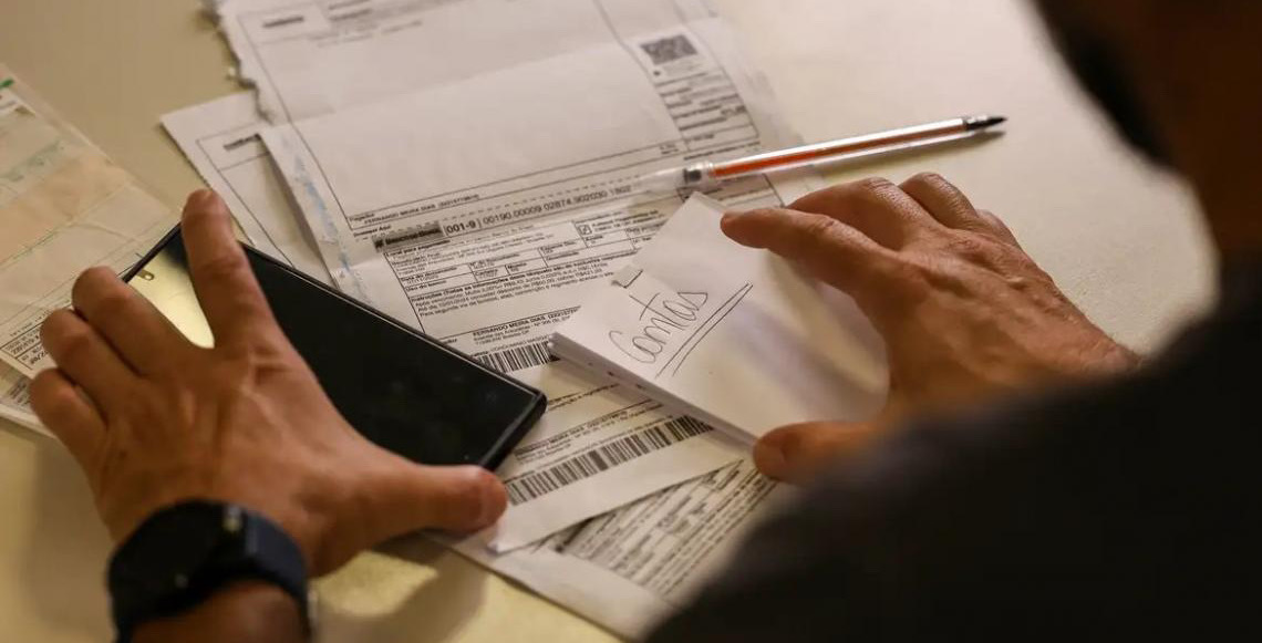 Nova versão do Desenrola será lançada após viagem de Lula, diz Dario Durigan, ministro da Fazenda